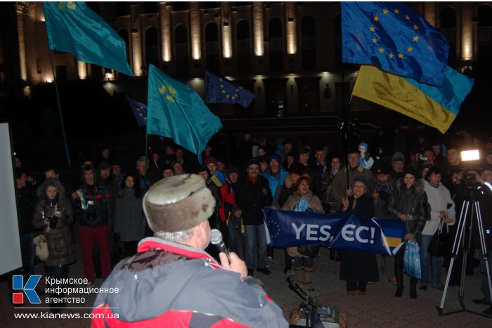 В Симферополе прошла немногочисленная акция в поддержку ассоциации Украины с ЕС 