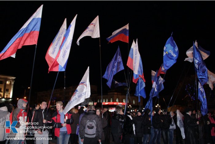 В Симферополе на митинг собралось 10 тыс. человек