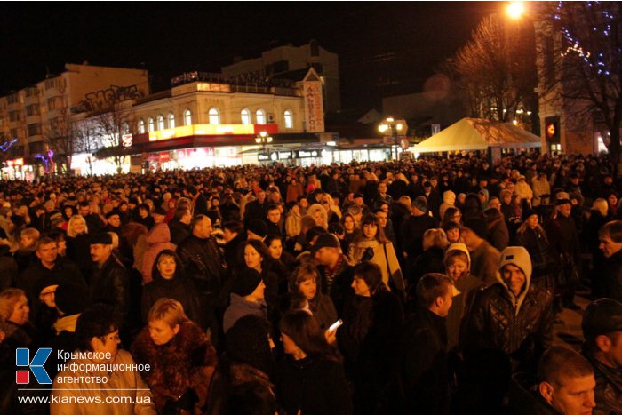 В Симферополе на митинг собралось 10 тыс. человек