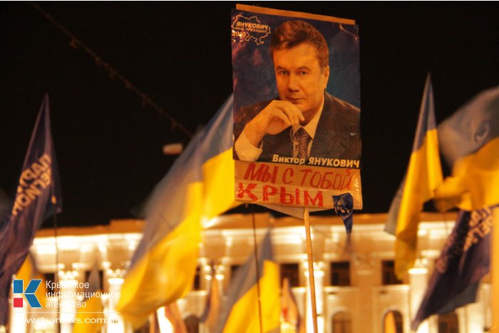 В Симферополе на митинг собралось 10 тыс. человек