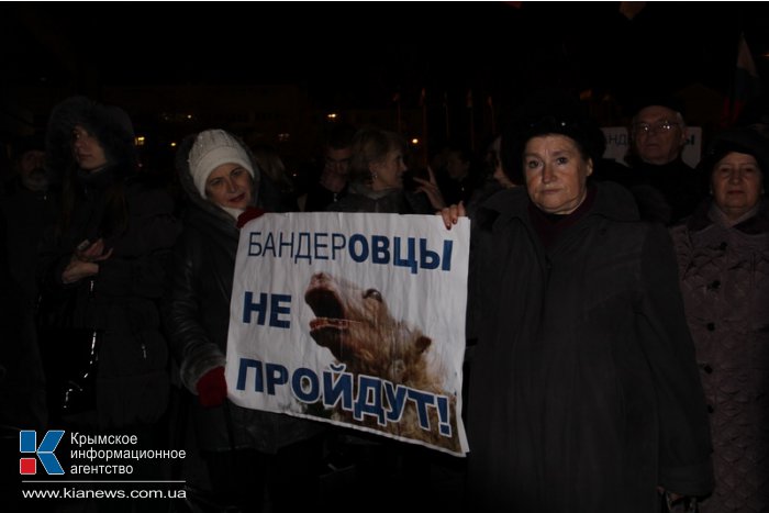 В Симферополе на митинг собралось 10 тыс. человек