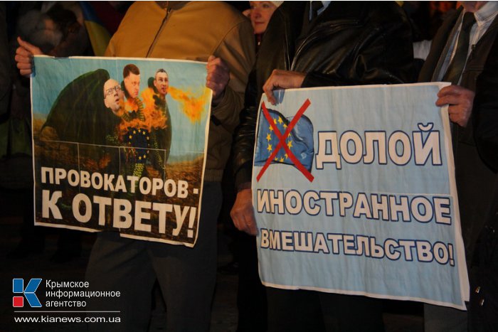 В Симферополе на митинг собралось 10 тыс. человек