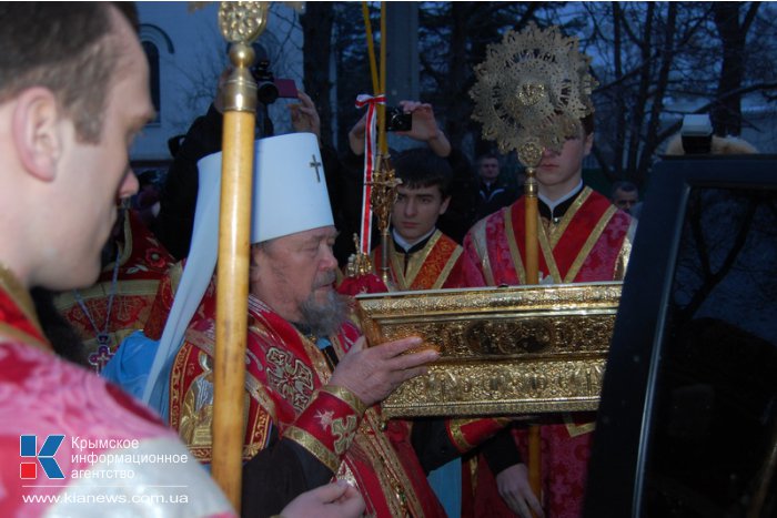 В Симферополь привезли мощи Георгия Победоносца