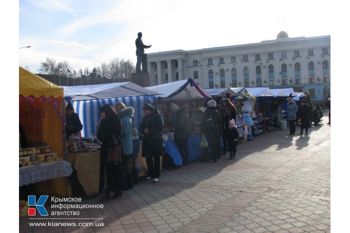 В Симферополе открыли новогоднюю ярмарку