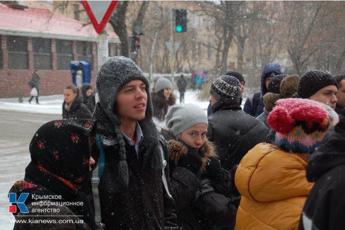 В Симферополе студенты митинговали против всех