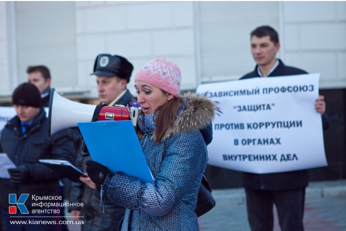 Сотрудники милиции вышли на митинг в Севастополе