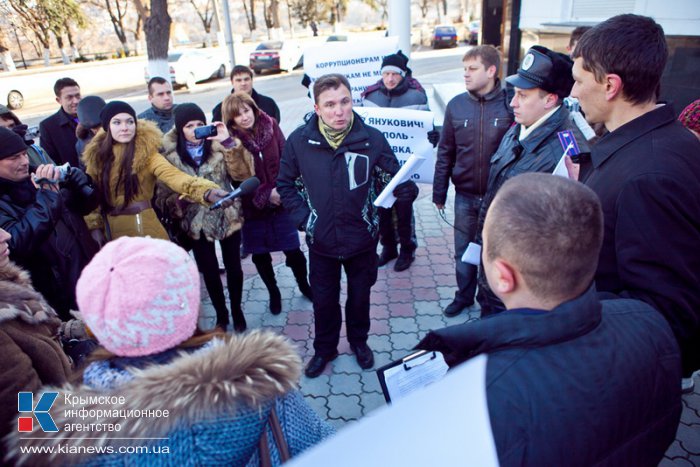 Сотрудники милиции вышли на митинг в Севастополе