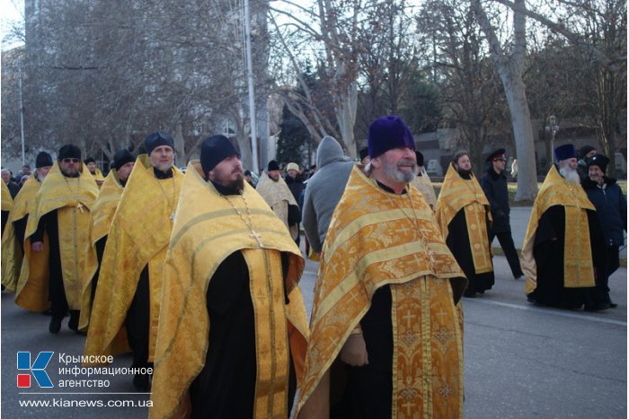 В Севастополе в День Андрея Первозванного провели крестный ход 