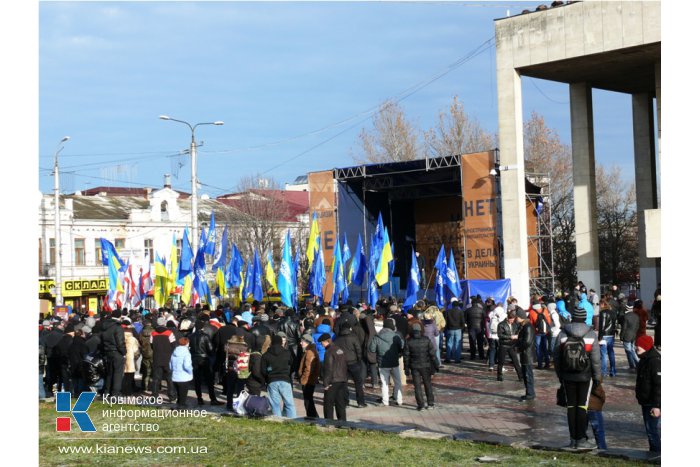 Крымчане вышли на митинг против «оранжевого» переворота