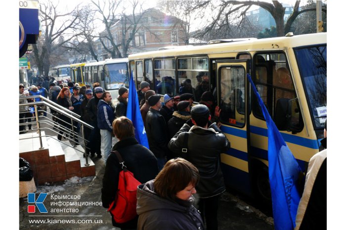 Крымчане вышли на митинг против «оранжевого» переворота