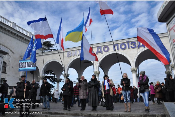 Крымчане отправились в Киев поддержать Президента