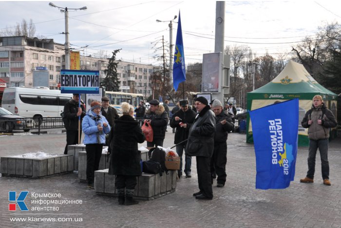 Крымчане отправились в Киев поддержать Президента