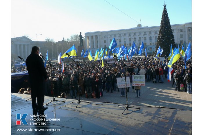 В Киев с лозунгами «Украина – не майдан» уехала еще тысяча крымчан