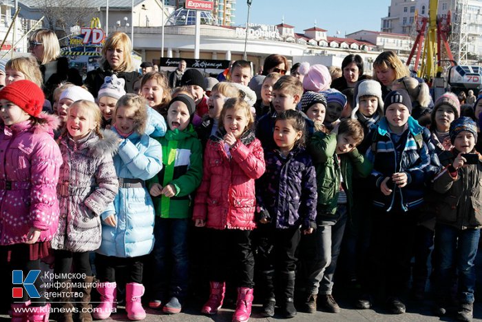 В Ялте открыли городскую елку