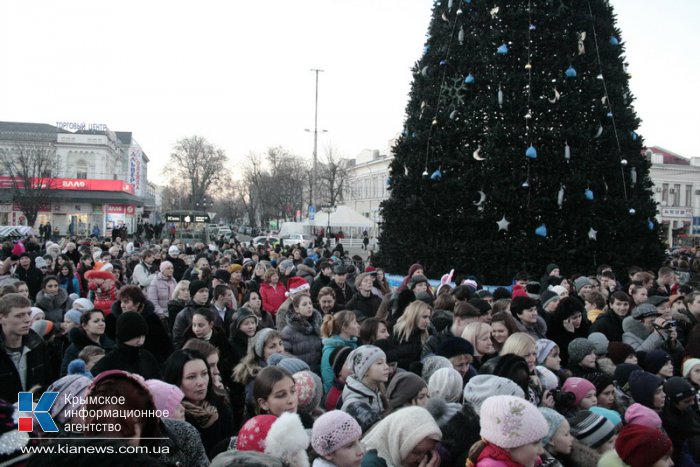 В Симферополе зажглась главная городская елка