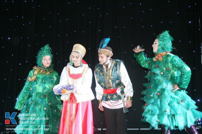 В Симферополе зажглась главная городская елка