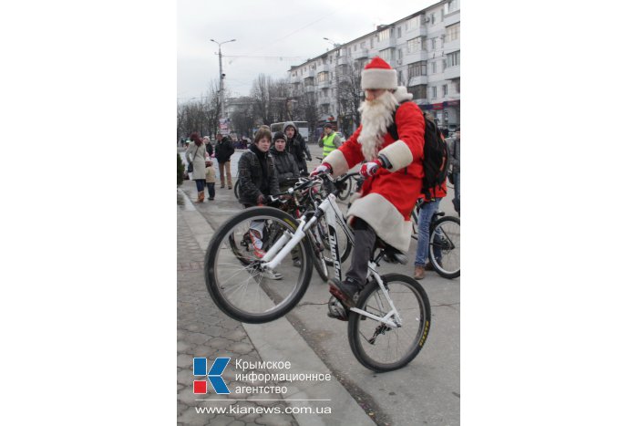 В Симферополе провели новогодний велопробег