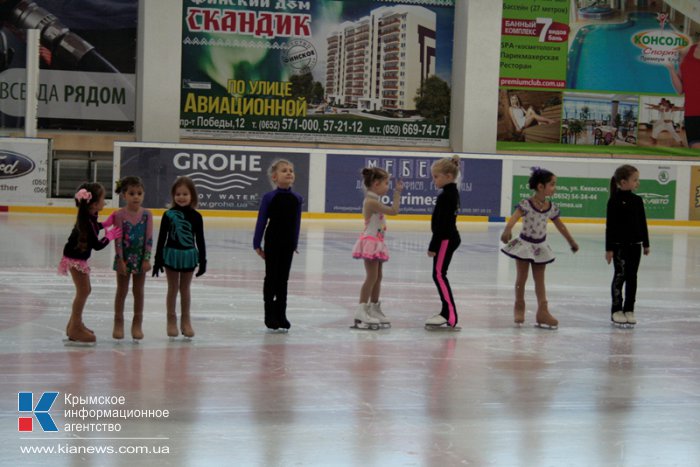 В Симферополе завершился новогодний турнир по фигурному катанию среди детей