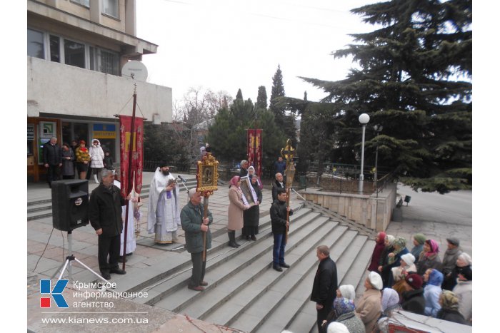 В Алуште прошел Рождественский крестный ход