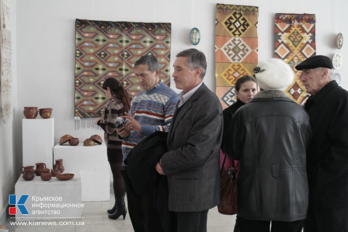В Симферополе открылась выставка декоративного искусства 