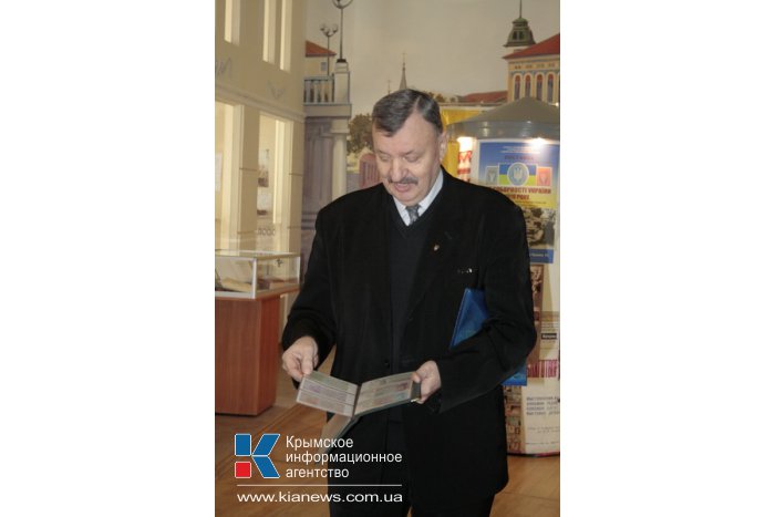 В Симферополе открылась выставка ко Дню Соборности Украины