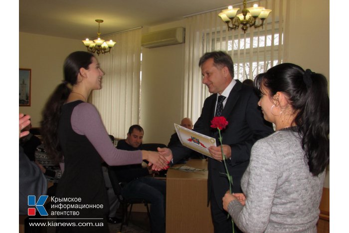 Спортсменам в Симферополе вручили сертификаты на стипендии