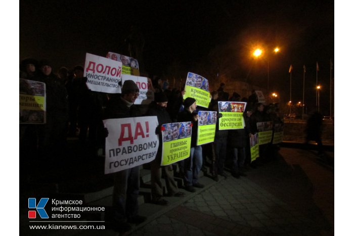 В Симферополе прошел митинг в поддержку власти