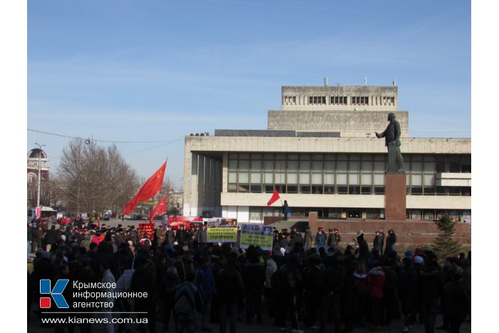 В Симферополе прошла акция против беспорядков в Киеве