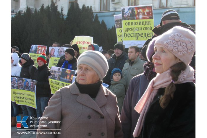 В Симферополе прошла акция против беспорядков в Киеве