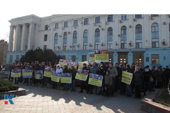 В Симферополе прошла акция против беспорядков в Киеве