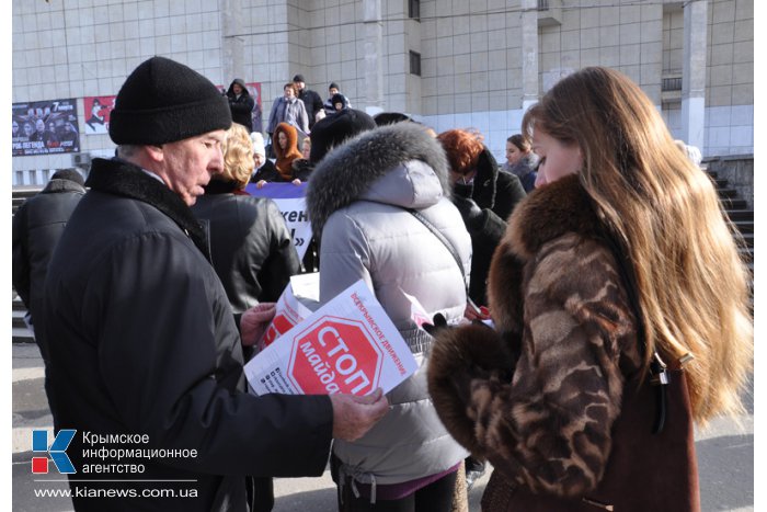 В Симферополе состоялась мирная акция «Стоп майдан»