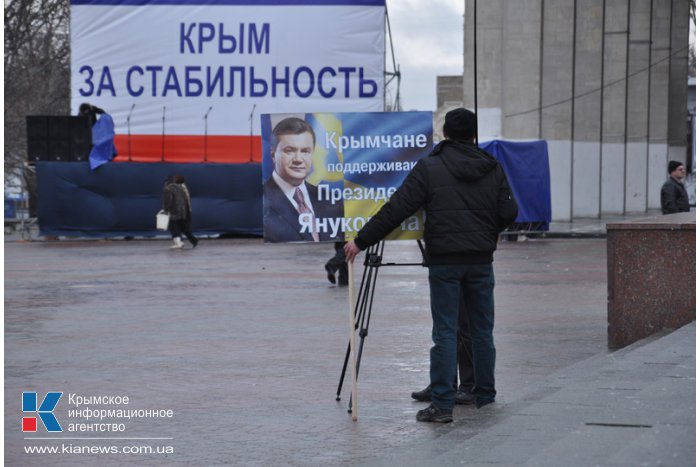 Около 2 тыс. крымчан отправились в Киев поддержать власть