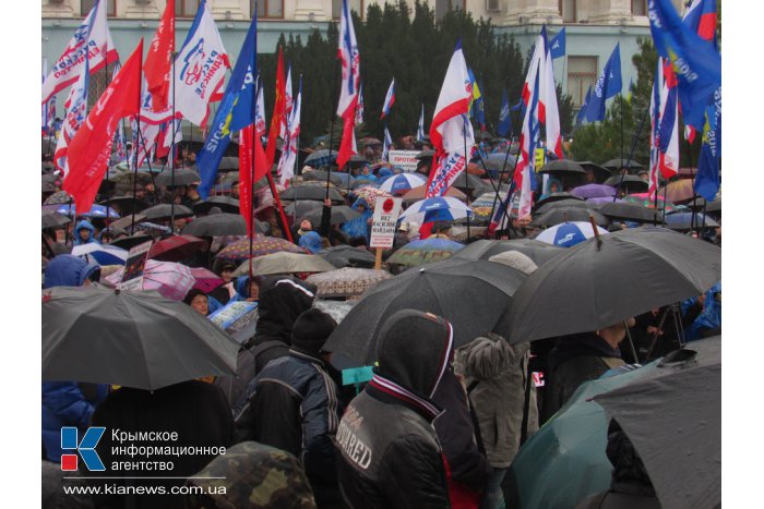 В Крыму осудили запрет Партии регионов и Компартии на западе страны