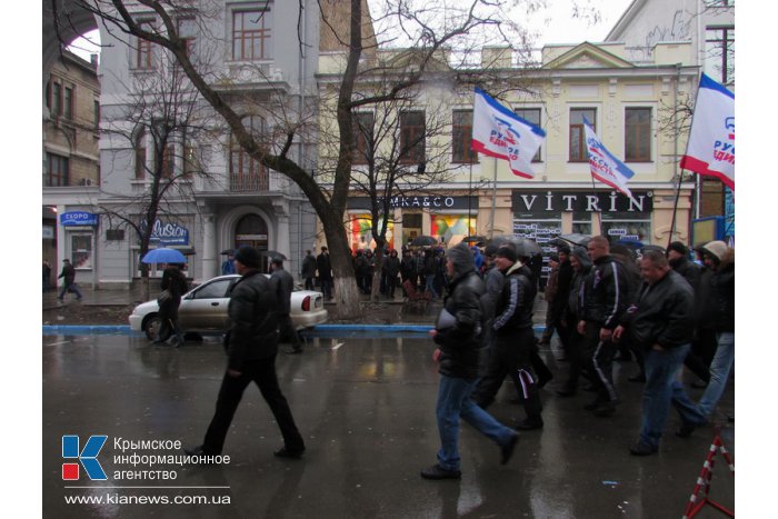 Возле Верховной Рады АРК прошел митинг в поддержку власти