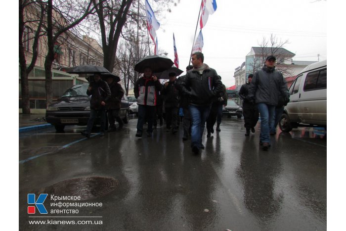 Возле Верховной Рады АРК прошел митинг в поддержку власти