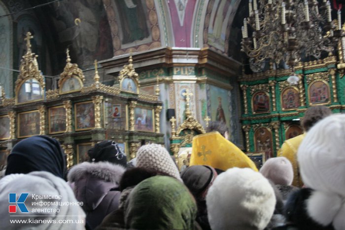 В Симферополе тысячи паломников приходят поклониться Дарам волхвов