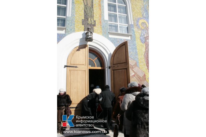 В Симферополе тысячи паломников приходят поклониться Дарам волхвов