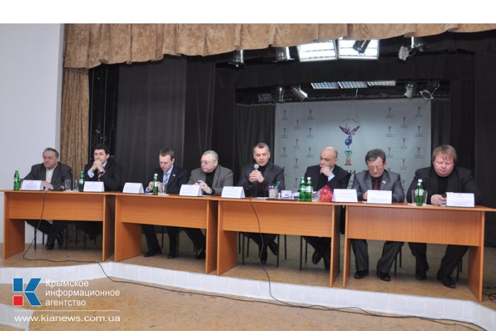 Члены Президиума Крыма встретились со студентами университета культуры в Симферополе 