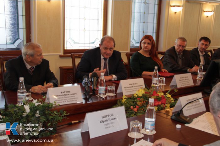 Крымский премьер встретился с творческой интеллигенцией АРК