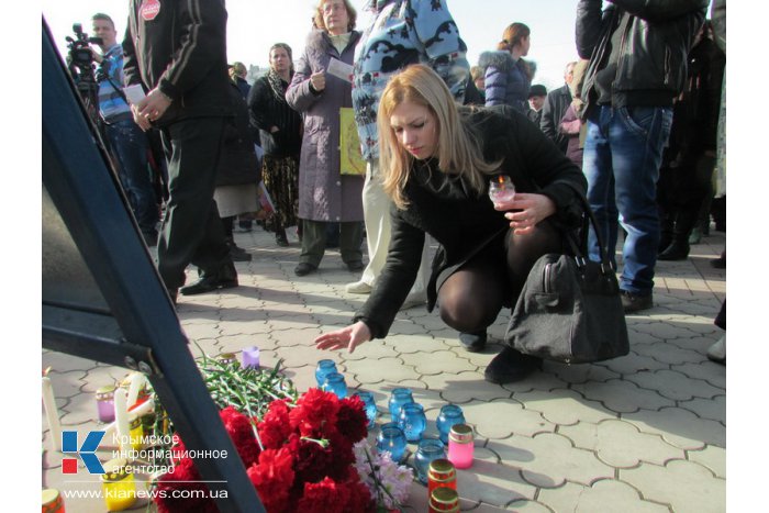 В Крыму почтили память погибших в Киеве правоохранителей