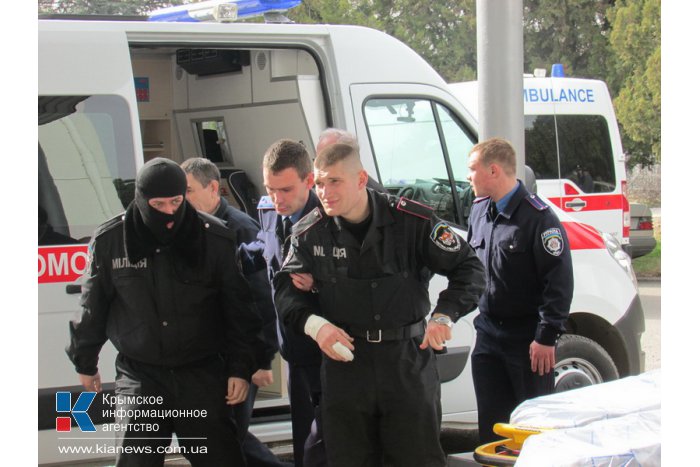 В Симферополь на лечение привезли пострадавших в Киеве военнослужащих