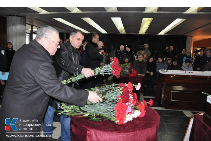 В Симферополе простились с погибшими в Киеве правоохранителями
