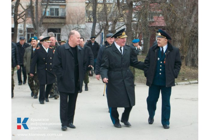 В Симферополе байкеры поздравили ветеранов с 23 февраля