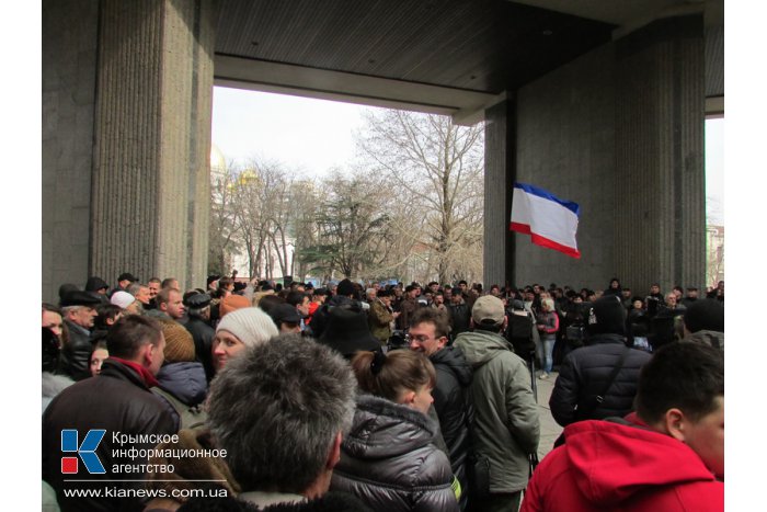 В Симферополе крымчане потребовали от власти сформировать свою позицию