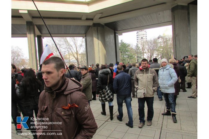 В Симферополе крымчане потребовали от власти сформировать свою позицию