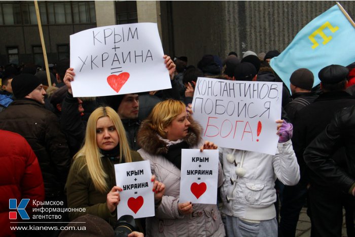 В Симферополе начался массовый митинг