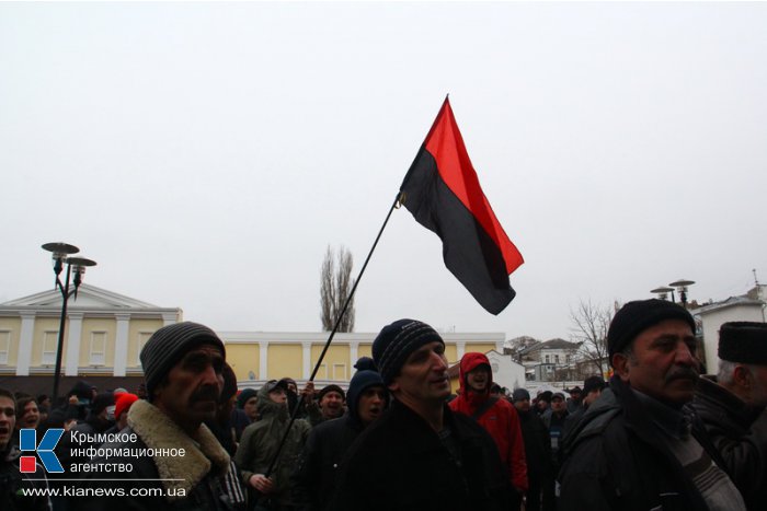 В Симферополе начался массовый митинг