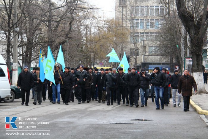 В Симферополе начался массовый митинг