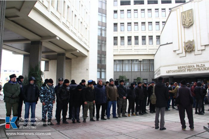 В Симферополе начался массовый митинг