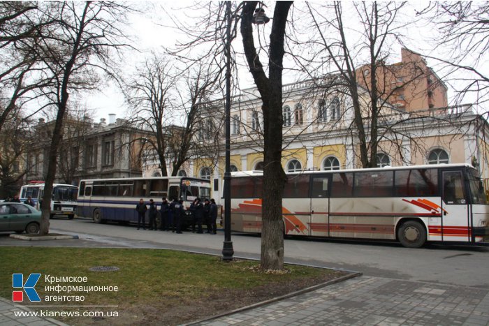 В Симферополе начался массовый митинг